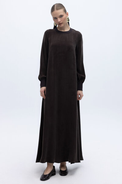 Yuvarlak Yaka Cupro Uzun Elbise Kahverengi 