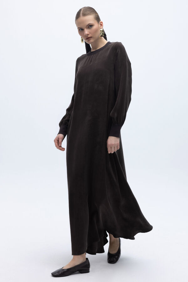 Yuvarlak Yaka Cupro Uzun Elbise Kahverengi - 2